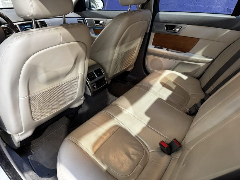 JAGUAR XF XF V6 3.0 D - 240 FAP Luxe Premium A - DISTRI OK - SUIVI COMPLET