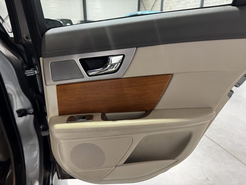 JAGUAR XF XF V6 3.0 D - 240 FAP Luxe Premium A - DISTRI OK - SUIVI COMPLET