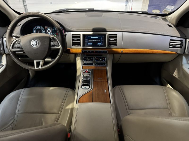 JAGUAR XF XF V6 3.0 D - 240 FAP Luxe Premium A - DISTRI OK - SUIVI COMPLET