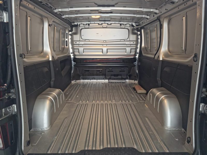 RENAULT TRAFIC FOURGON L2H1 1200 KG DCI 145 ENERGY EDC CONFORT / 1ere main