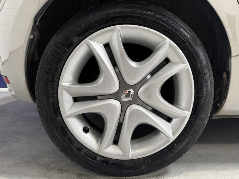 RENAULT ZOE Zen - RADAR DE RECUL - GPS - TRES BON ETAT GENERAL