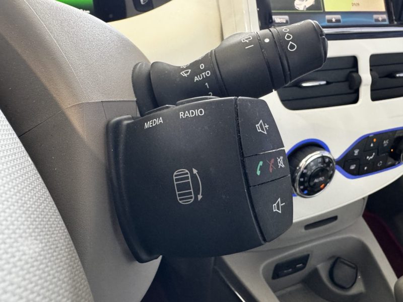 RENAULT ZOE Zen - RADAR DE RECUL - GPS - TRES BON ETAT GENERAL