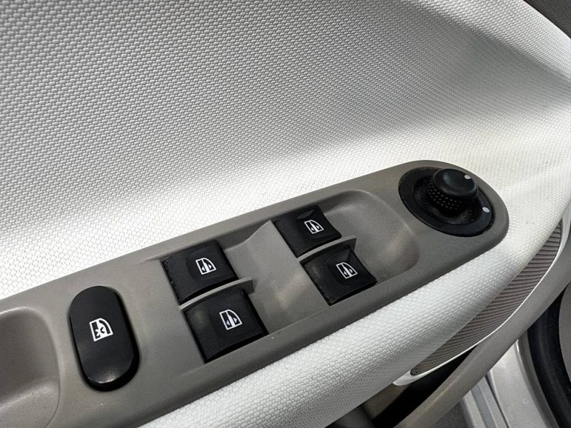 RENAULT ZOE Zen - RADAR DE RECUL - GPS - TRES BON ETAT GENERAL