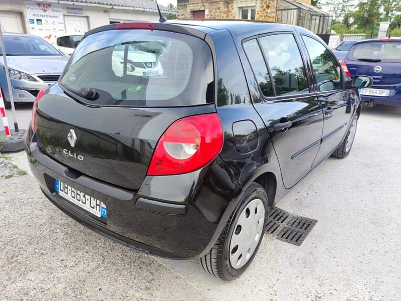 RENAULT CLIO III Expression dCi 70 eco2