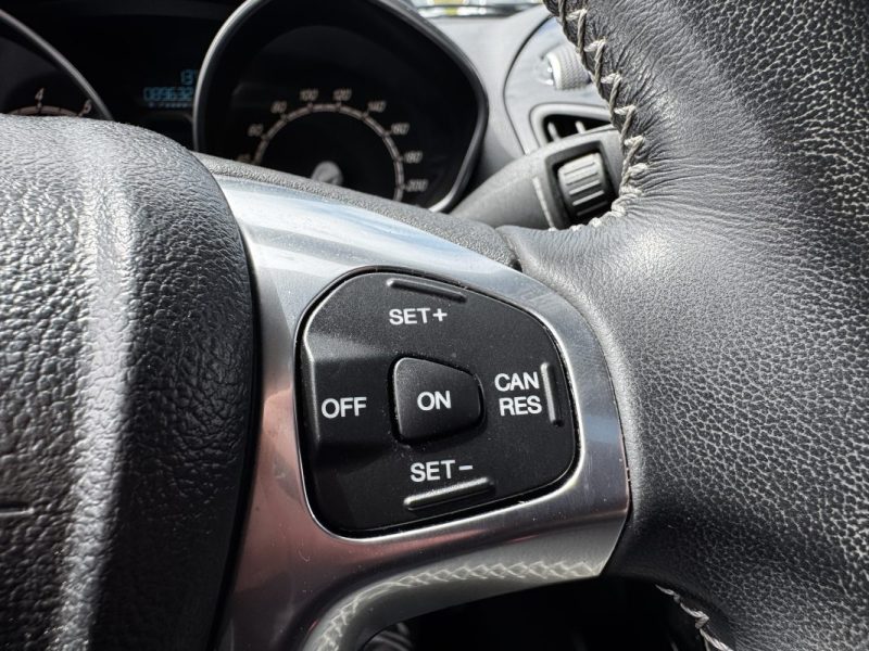 FORD B-MAX 1.0 EcoBoost 125 S&S Titanium - DISTRI OK - CAMERA DE RECUL - TOIT PANORAMIQUE