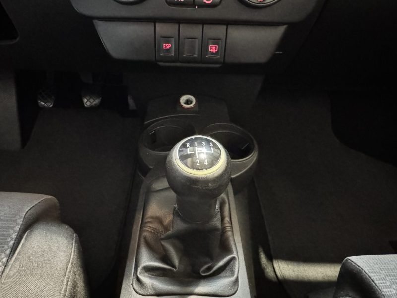 VOLKSWAGEN NEW BEETLE CABRIOLET 1.6i 102 ch - DISTRI OK