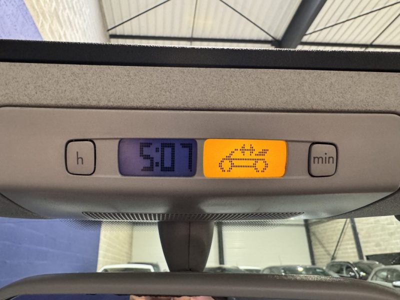 VOLKSWAGEN NEW BEETLE CABRIOLET 1.6i 102 ch - DISTRI OK