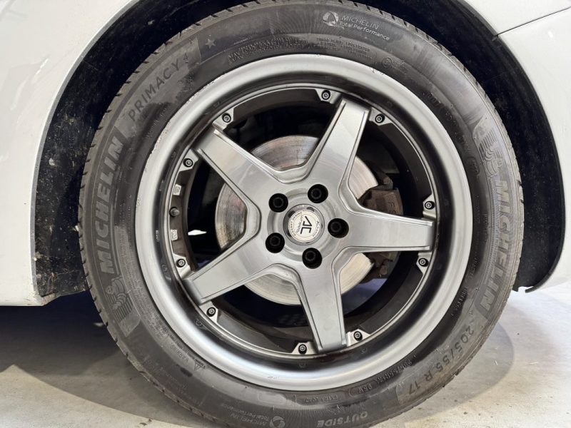 VOLKSWAGEN NEW BEETLE CABRIOLET 1.6i 102 ch - DISTRI OK