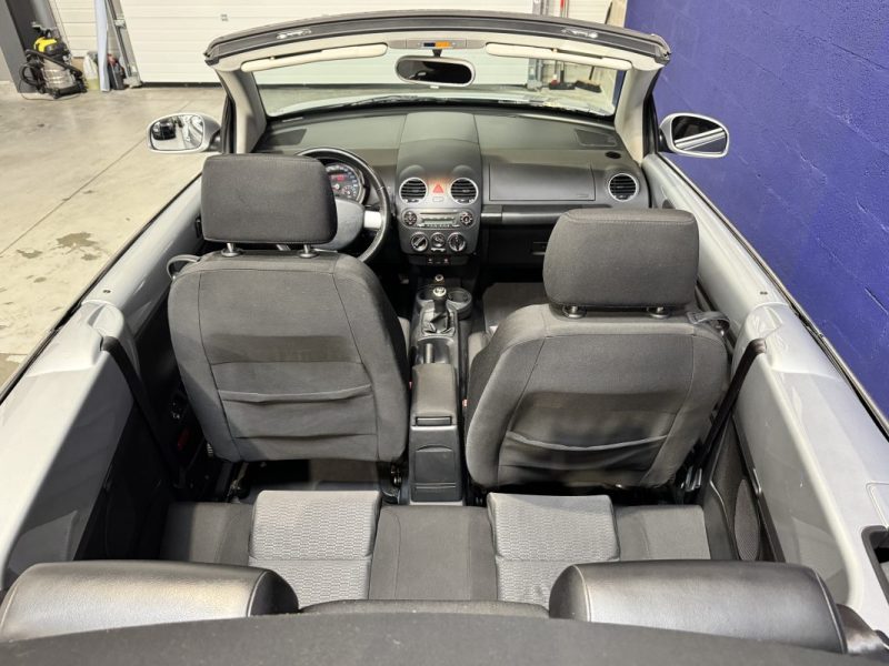 VOLKSWAGEN NEW BEETLE CABRIOLET 1.6i 102 ch - DISTRI OK
