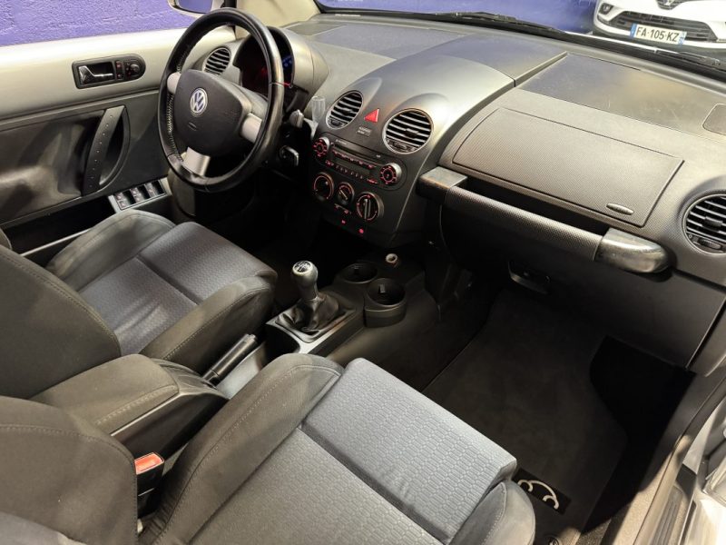 VOLKSWAGEN NEW BEETLE CABRIOLET 1.6i 102 ch - DISTRI OK