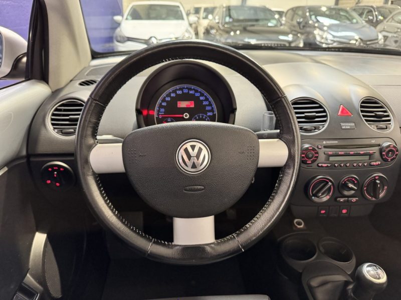 VOLKSWAGEN NEW BEETLE CABRIOLET 1.6i 102 ch - DISTRI OK