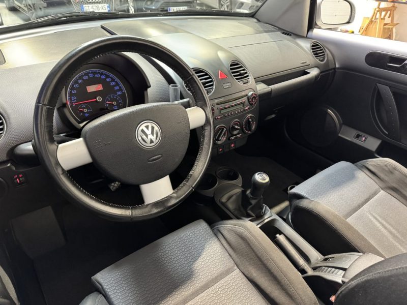 VOLKSWAGEN NEW BEETLE CABRIOLET 1.6i 102 ch - DISTRI OK