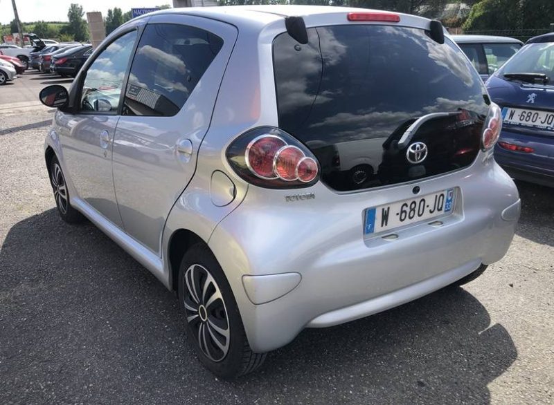 TOYOTA AYGO  2011