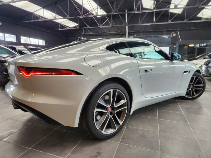 JAGUAR F-Type 2018 Jaguar F-type 2018 COUPE 3.0 V6 340 R-DYNAMIC