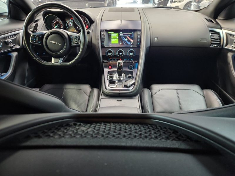 JAGUAR F-Type 2018 Jaguar F-type 2018 COUPE 3.0 V6 340 R-DYNAMIC