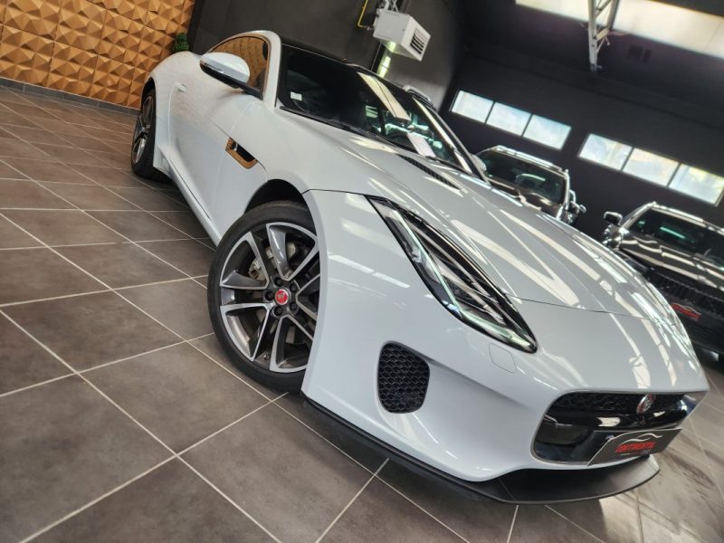 JAGUAR F-Type 2018 Jaguar F-type 2018 COUPE 3.0 V6 340 R-DYNAMIC