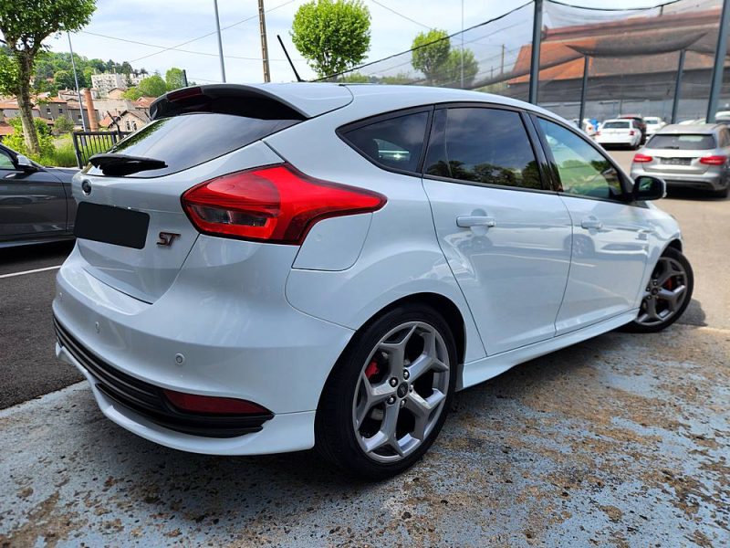 Ford  Focus 2017 2.0 250 ST*RECARO*GPS*XENON*