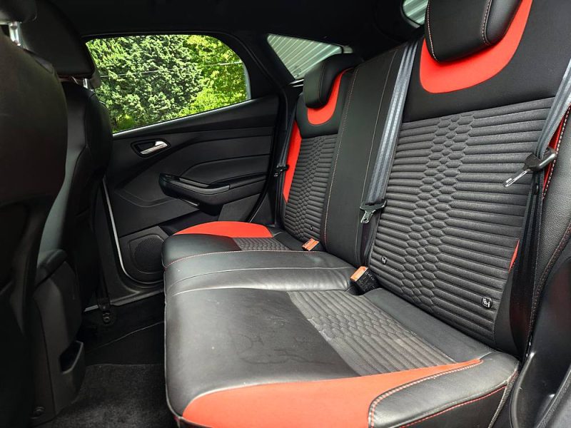 Ford  Focus 2017 2.0 250 ST*RECARO*GPS*XENON*