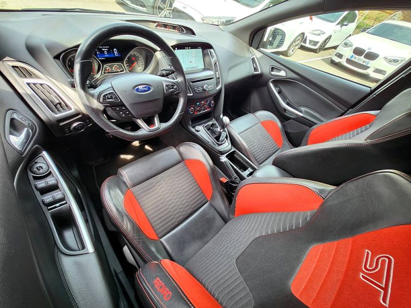 Ford  Focus 2017 2.0 250 ST*RECARO*GPS*XENON*