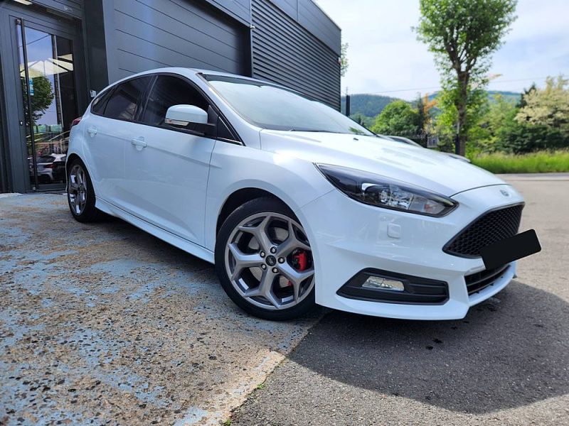 Ford  Focus 2017 2.0 250 ST*RECARO*GPS*XENON*