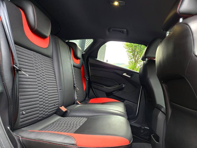 Ford  Focus 2017 2.0 250 ST*RECARO*GPS*XENON*