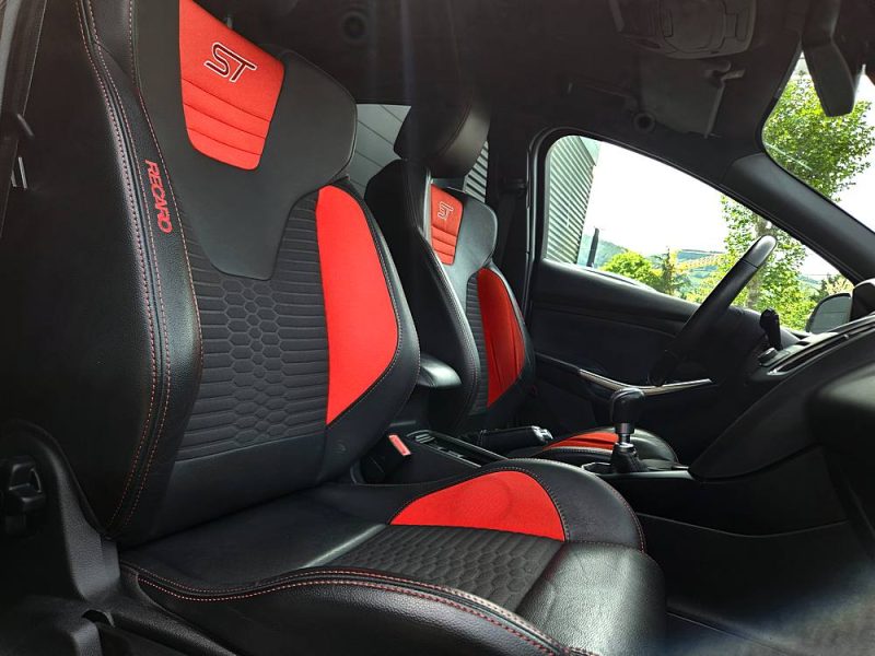 Ford  Focus 2017 2.0 250 ST*RECARO*GPS*XENON*