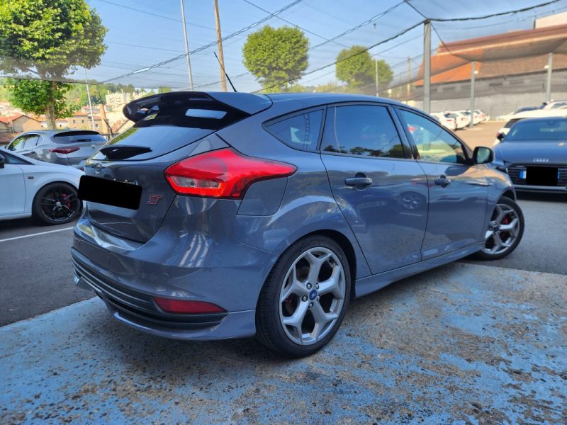 FORD FOCUS 2.0 250 ST*RECARO*XENON*