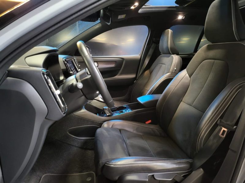 VOLVO XC 40 1.5 T4 12V TURBO HYBRID 211cv R-DESIGN /TOIT OUVRANT /HAYON ELECTRIQUE /VIRTUAL COCKPIT