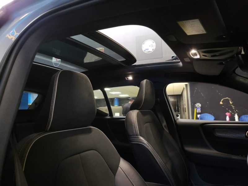 VOLVO XC 40 1.5 T4 12V TURBO HYBRID 211cv R-DESIGN /TOIT OUVRANT /HAYON ELECTRIQUE /VIRTUAL COCKPIT