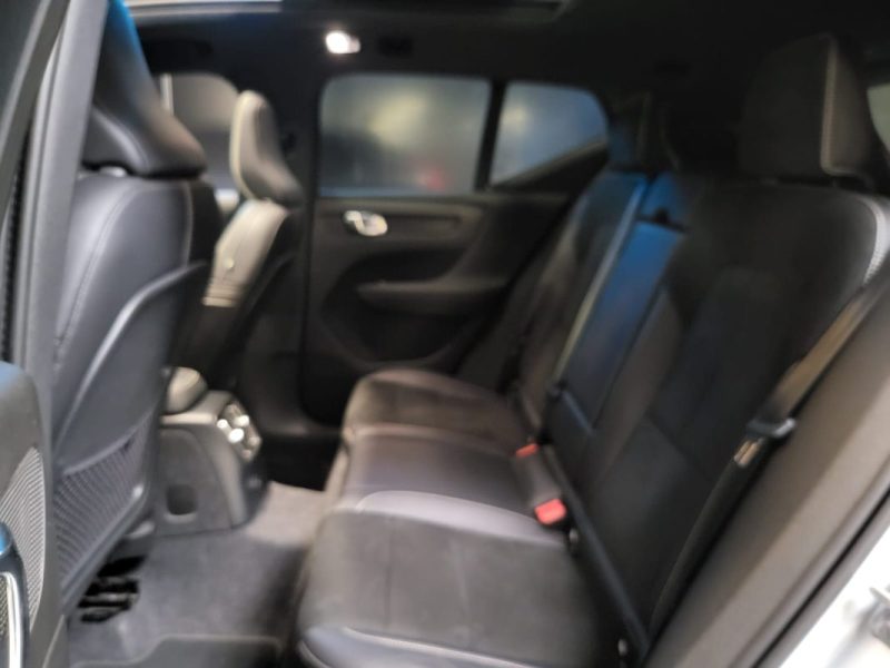 VOLVO XC 40 1.5 T4 12V TURBO HYBRID 211cv R-DESIGN /TOIT OUVRANT /HAYON ELECTRIQUE /VIRTUAL COCKPIT