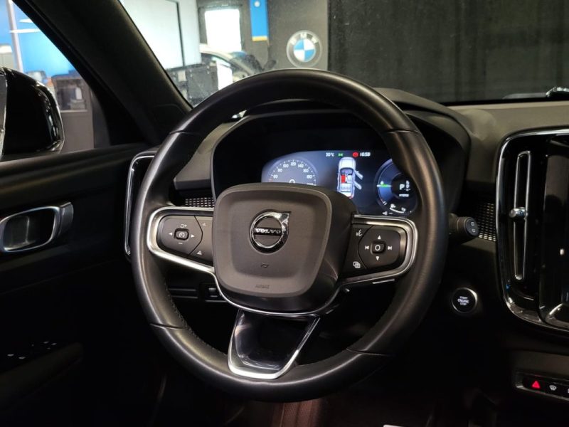 VOLVO XC 40 1.5 T4 12V TURBO HYBRID 211cv R-DESIGN /TOIT OUVRANT /HAYON ELECTRIQUE /VIRTUAL COCKPIT