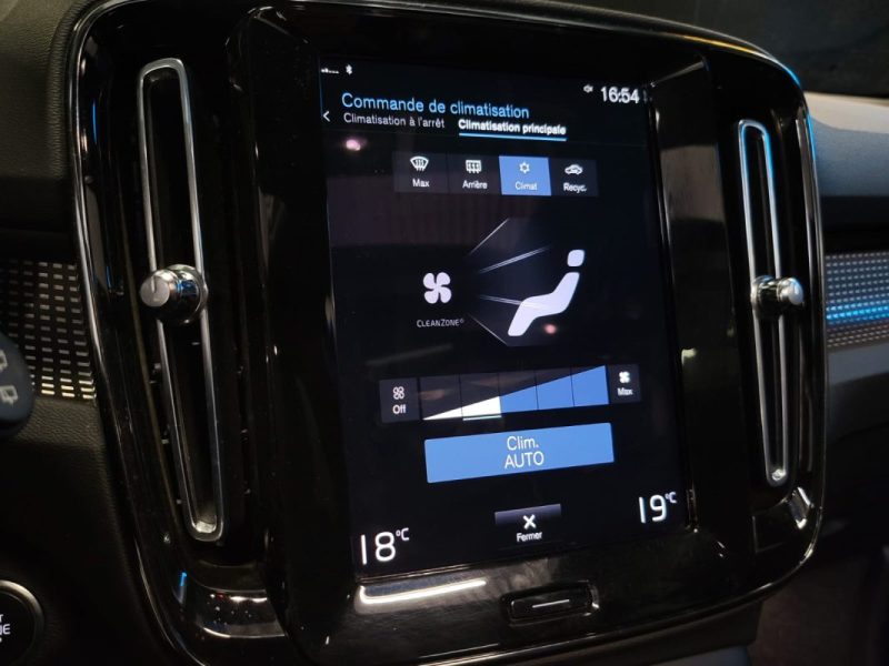 VOLVO XC 40 1.5 T4 12V TURBO HYBRID 211cv R-DESIGN /TOIT OUVRANT /HAYON ELECTRIQUE /VIRTUAL COCKPIT