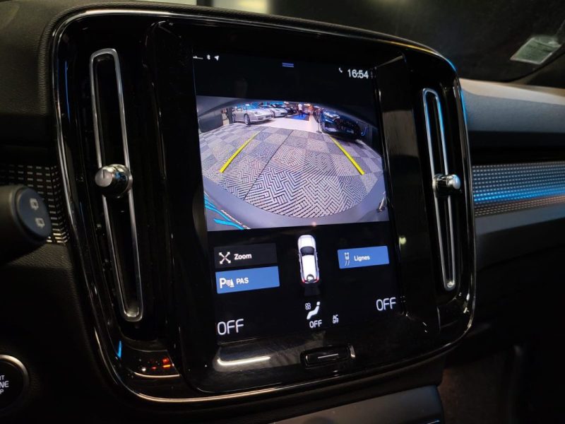 VOLVO XC 40 1.5 T4 12V TURBO HYBRID 211cv R-DESIGN /TOIT OUVRANT /HAYON ELECTRIQUE /VIRTUAL COCKPIT