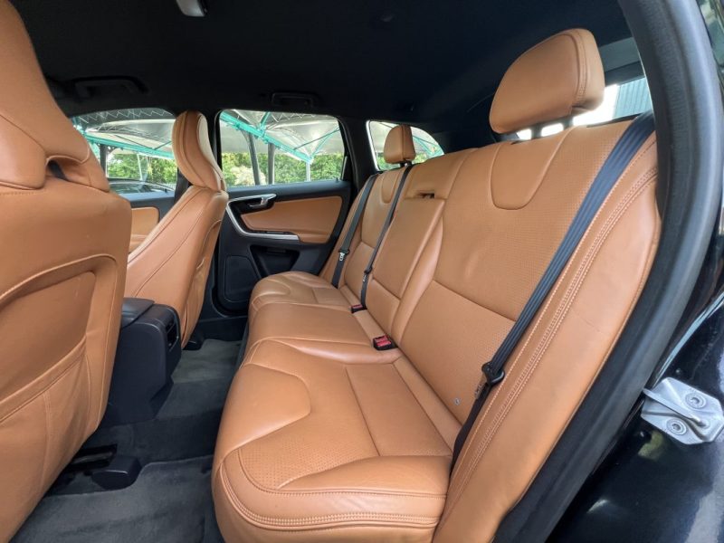 VOLVO XC60 PHASE 2 MOMENTUM D5 2.4 D 220 Cv AWD 4x4 BOITE AUTO CUIR GPS CRIT AIR 2 - GARANTIE 1 AN