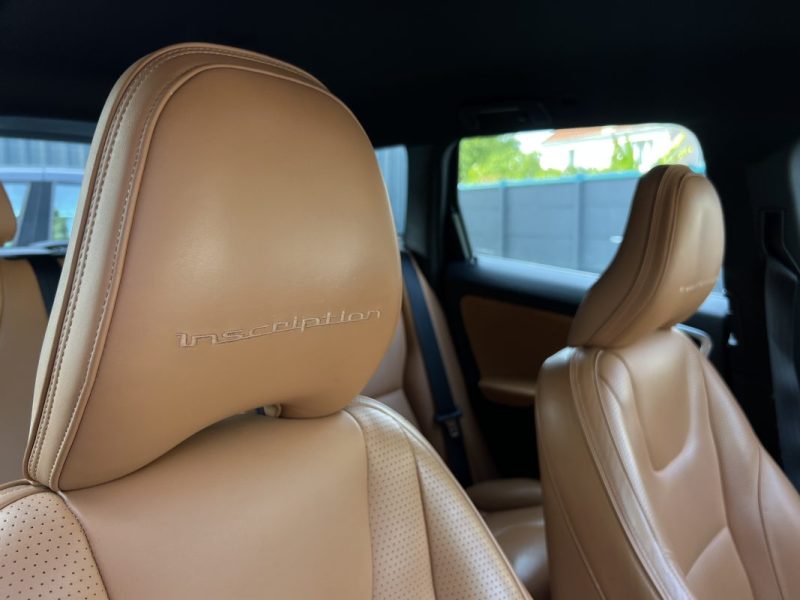 VOLVO XC60 PHASE 2 MOMENTUM D5 2.4 D 220 Cv AWD 4x4 BOITE AUTO CUIR GPS CRIT AIR 2 - GARANTIE 1 AN