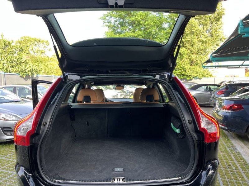 VOLVO XC60 PHASE 2 MOMENTUM D5 2.4 D 220 Cv AWD 4x4 BOITE AUTO CUIR GPS CRIT AIR 2 - GARANTIE 1 AN