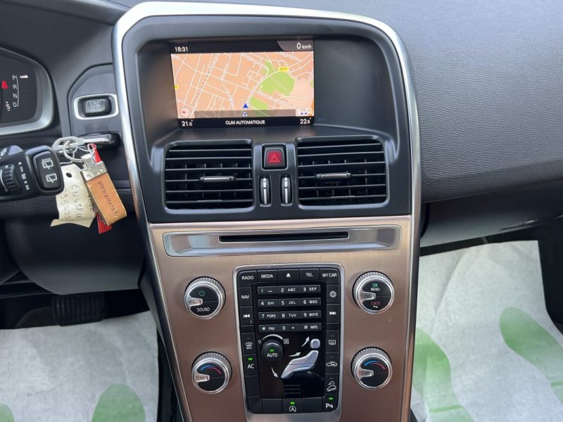 VOLVO XC60 PHASE 2 MOMENTUM D5 2.4 D 220 Cv AWD 4x4 BOITE AUTO CUIR GPS CRIT AIR 2 - GARANTIE 1 AN