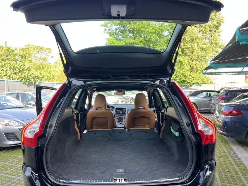 VOLVO XC60 PHASE 2 MOMENTUM D5 2.4 D 220 Cv AWD 4x4 BOITE AUTO CUIR GPS CRIT AIR 2 - GARANTIE 1 AN