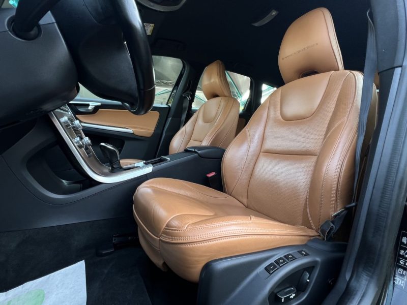 VOLVO XC60 PHASE 2 MOMENTUM D5 2.4 D 220 Cv AWD 4x4 BOITE AUTO CUIR GPS CRIT AIR 2 - GARANTIE 1 AN