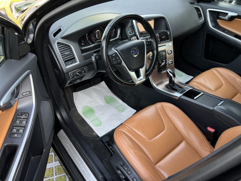 VOLVO XC60 PHASE 2 MOMENTUM D5 2.4 D 220 Cv AWD 4x4 BOITE AUTO CUIR GPS CRIT AIR 2 - GARANTIE 1 AN
