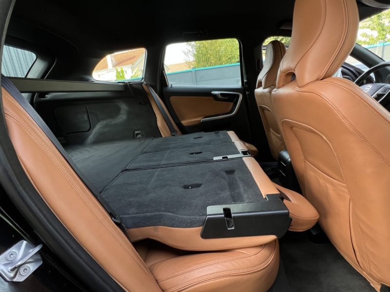 VOLVO XC60 PHASE 2 MOMENTUM D5 2.4 D 220 Cv AWD 4x4 BOITE AUTO CUIR GPS CRIT AIR 2 - GARANTIE 1 AN