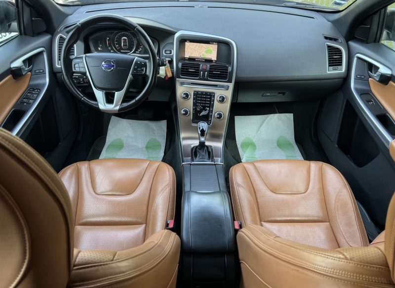 VOLVO XC60 PHASE 2 MOMENTUM D5 2.4 D 220 Cv AWD 4x4 BOITE AUTO CUIR GPS CRIT AIR 2 - GARANTIE 1 AN