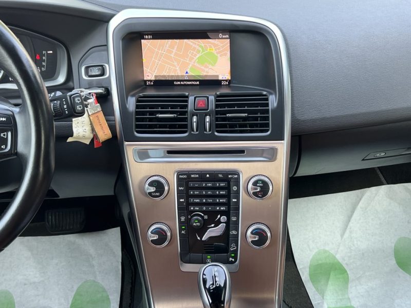 VOLVO XC60 PHASE 2 MOMENTUM D5 2.4 D 220 Cv AWD 4x4 BOITE AUTO CUIR GPS CRIT AIR 2 - GARANTIE 1 AN