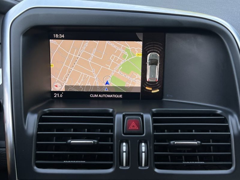 VOLVO XC60 PHASE 2 MOMENTUM D5 2.4 D 220 Cv AWD 4x4 BOITE AUTO CUIR GPS CRIT AIR 2 - GARANTIE 1 AN
