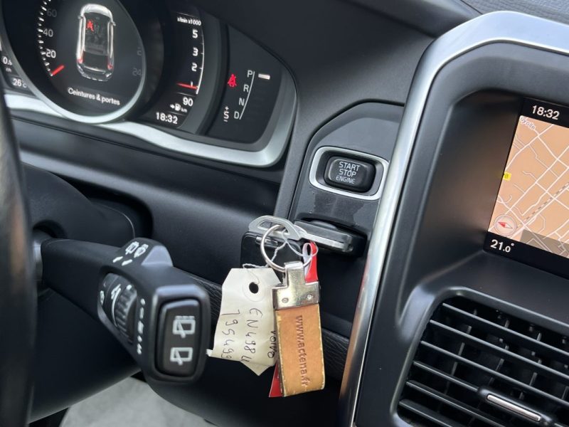 VOLVO XC60 PHASE 2 MOMENTUM D5 2.4 D 220 Cv AWD 4x4 BOITE AUTO CUIR GPS CRIT AIR 2 - GARANTIE 1 AN