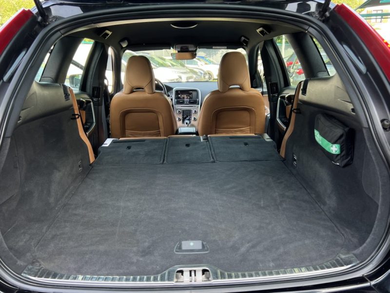 VOLVO XC60 PHASE 2 MOMENTUM D5 2.4 D 220 Cv AWD 4x4 BOITE AUTO CUIR GPS CRIT AIR 2 - GARANTIE 1 AN