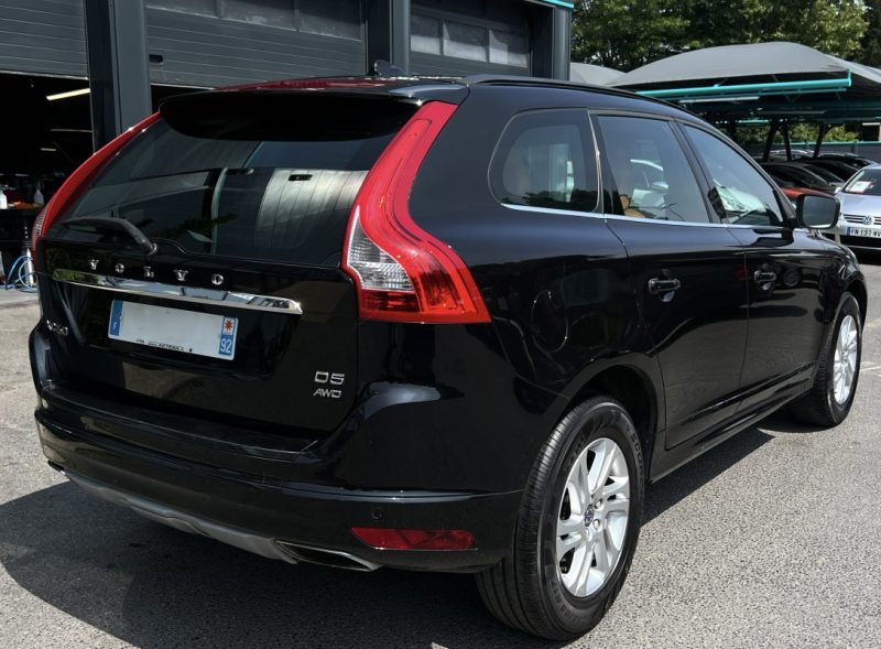 VOLVO XC60 PHASE 2 MOMENTUM D5 2.4 D 220 Cv AWD 4x4 BOITE AUTO CUIR GPS CRIT AIR 2 - GARANTIE 1 AN