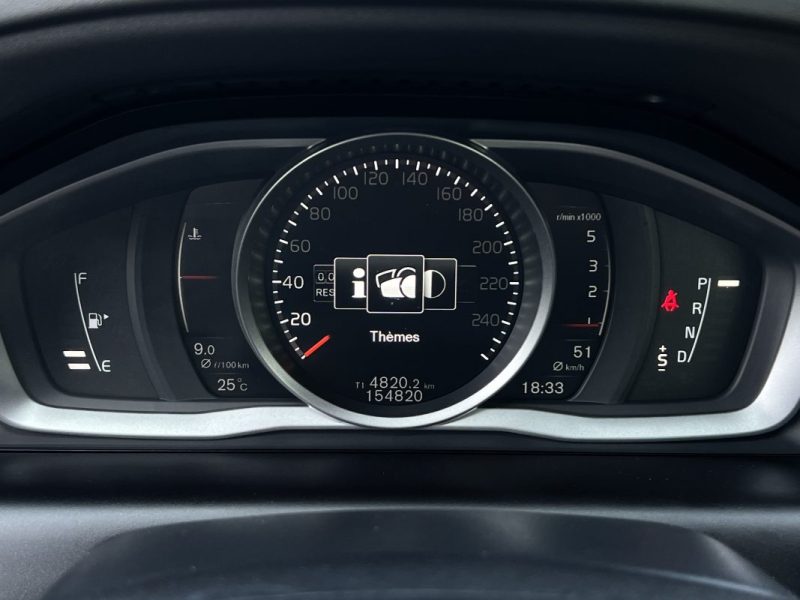 VOLVO XC60 PHASE 2 MOMENTUM D5 2.4 D 220 Cv AWD 4x4 BOITE AUTO CUIR GPS CRIT AIR 2 - GARANTIE 1 AN