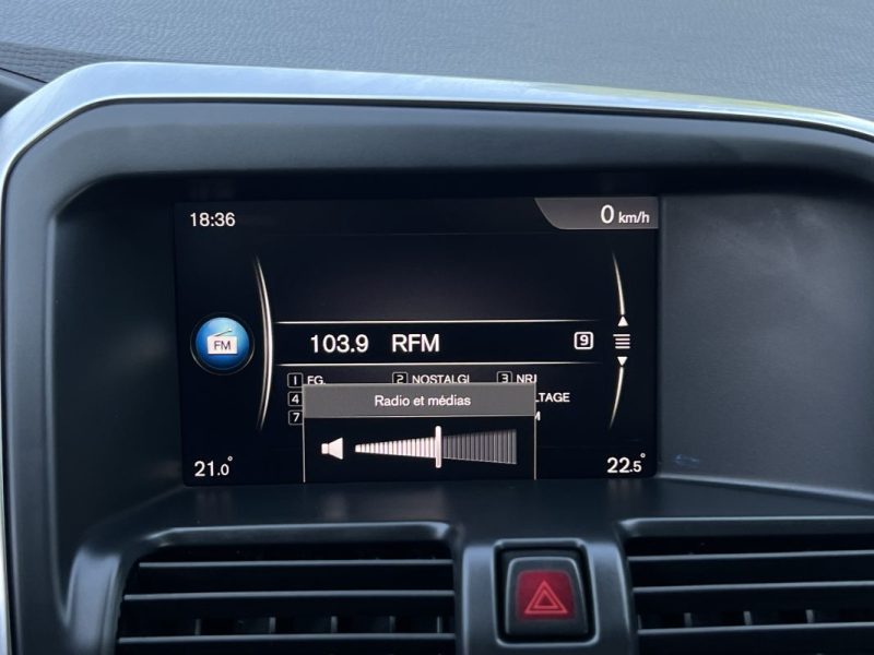 VOLVO XC60 PHASE 2 MOMENTUM D5 2.4 D 220 Cv AWD 4x4 BOITE AUTO CUIR GPS CRIT AIR 2 - GARANTIE 1 AN