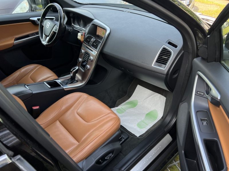 VOLVO XC60 PHASE 2 MOMENTUM D5 2.4 D 220 Cv AWD 4x4 BOITE AUTO CUIR GPS CRIT AIR 2 - GARANTIE 1 AN